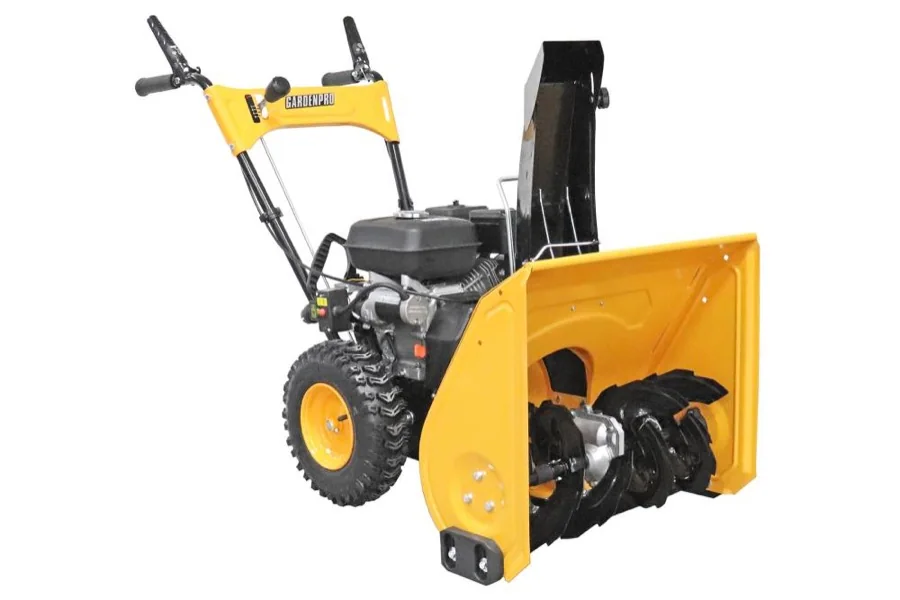 Снегоуборщик GardenPro 7 л.с KCM24